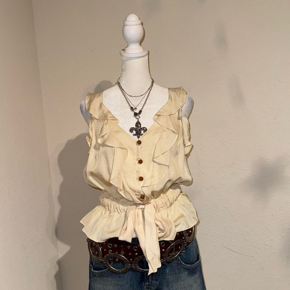 Stylish Cream Ruffle Blouse - Picture 3 of 7